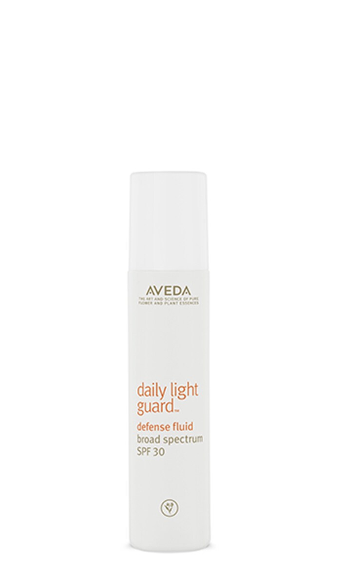 daily light guard<span class="trade">™</span> defense fluid broad spectrum SPF30 PA++++